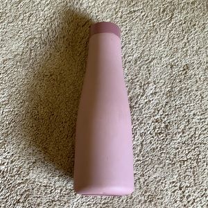 Pink Lululemon water bottle